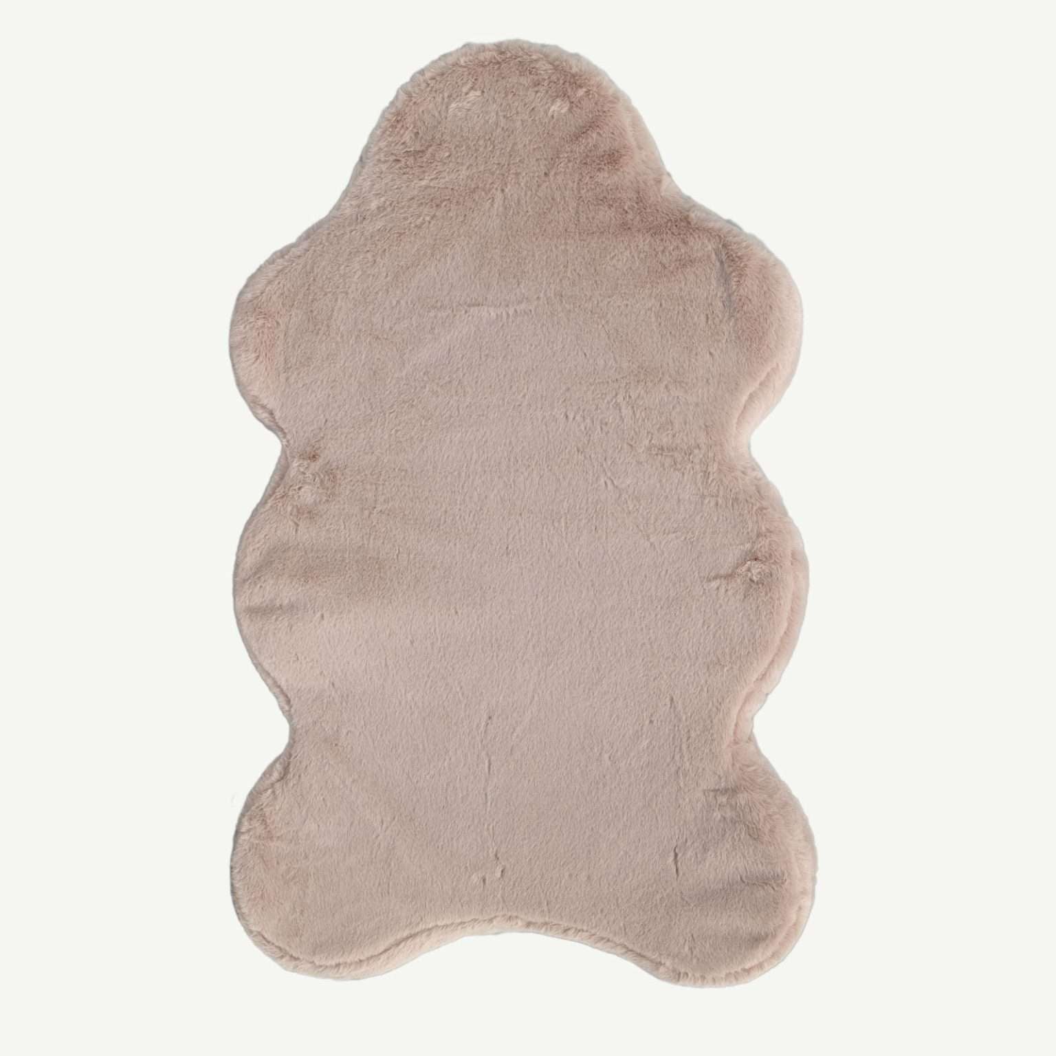 Beige rug with a wavy border on a white background