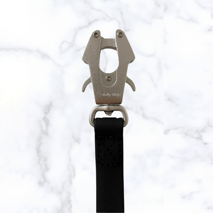 frog clip closed with a 360 degree swivel for tangle free multi doog walks